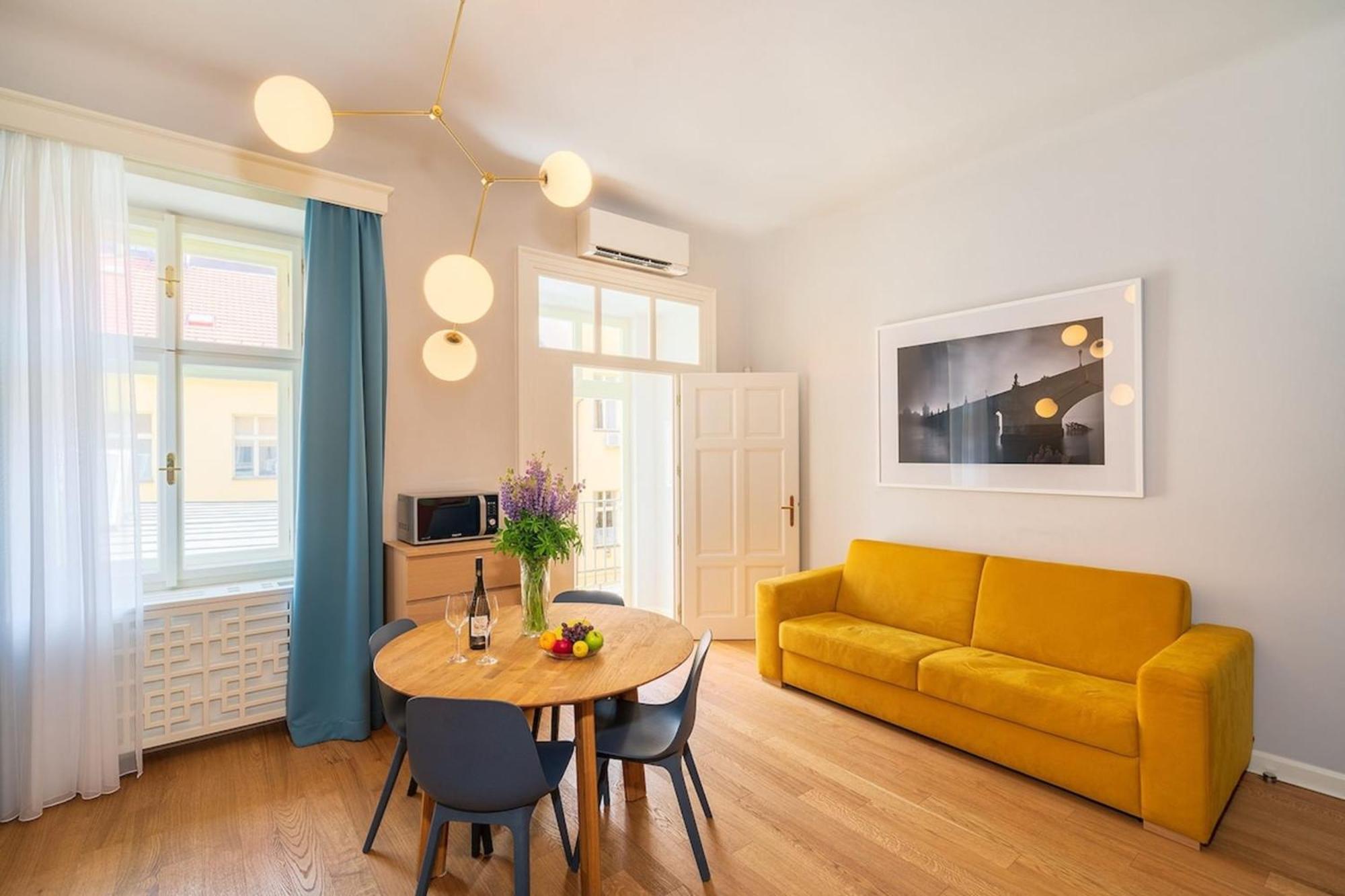 Quiet City Center Apartment In Hip & Foodie Area Praha Bagian luar foto