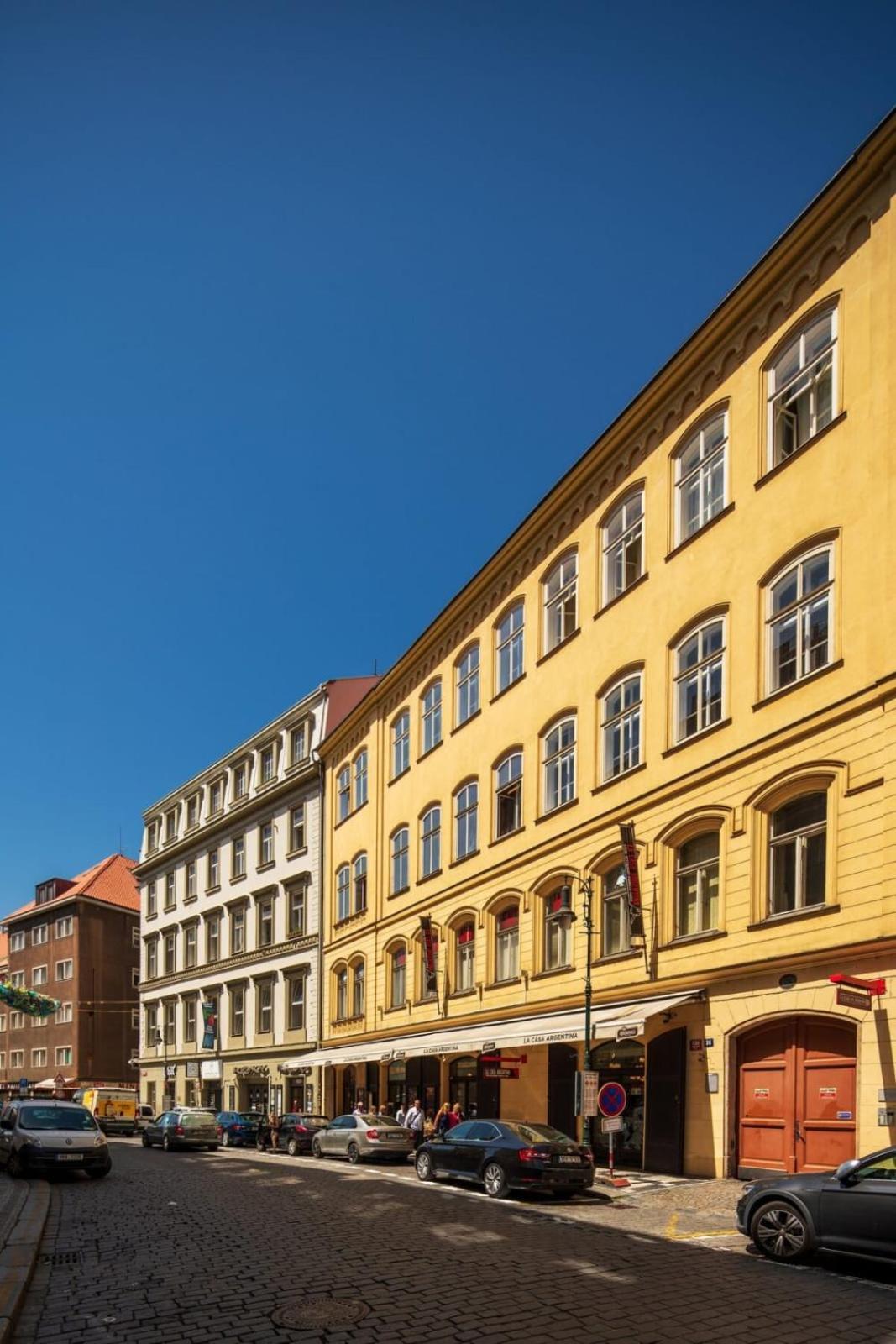 Quiet City Center Apartment In Hip & Foodie Area Praha Bagian luar foto