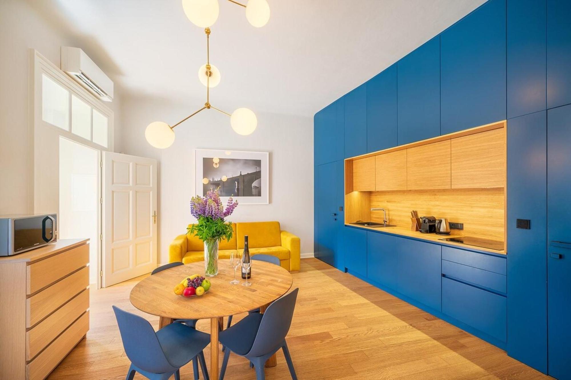 Quiet City Center Apartment In Hip & Foodie Area Praha Bagian luar foto