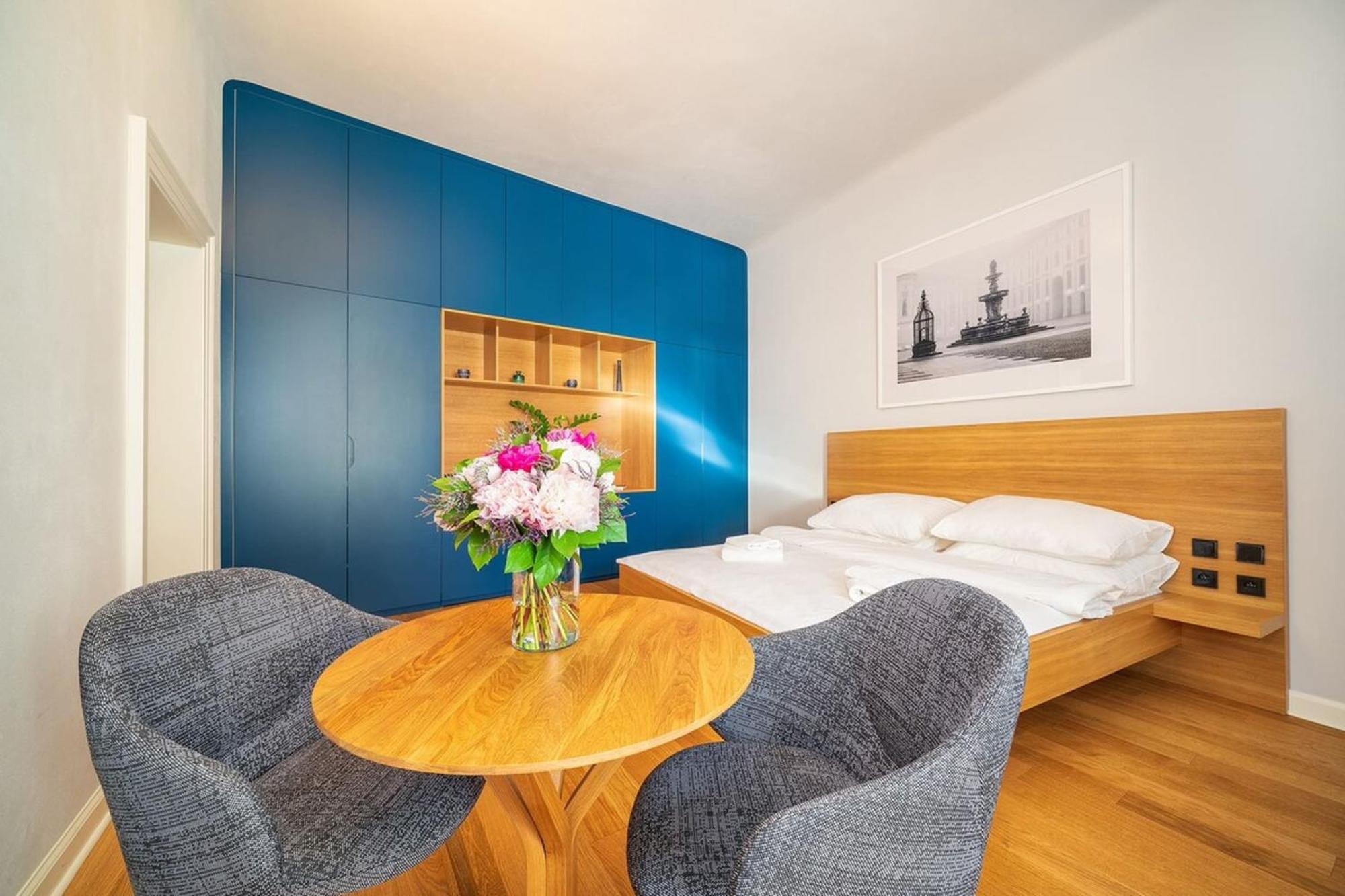 Quiet City Center Apartment In Hip & Foodie Area Praha Bagian luar foto