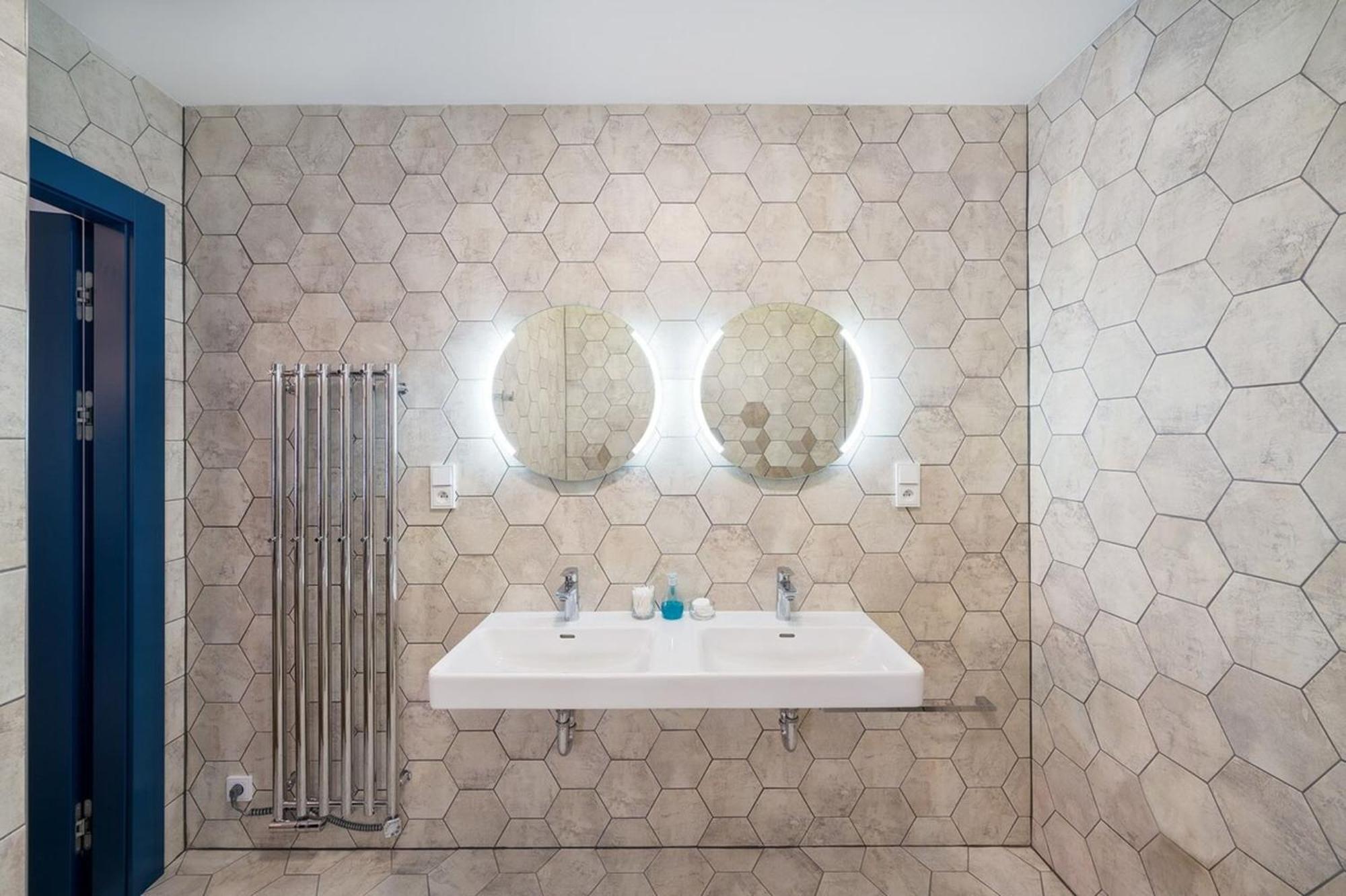 Quiet City Center Apartment In Hip & Foodie Area Praha Bagian luar foto
